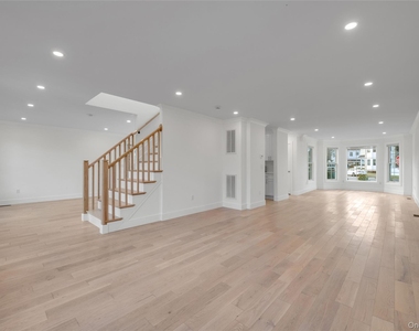 1 Manhasset Avenue - Photo Thumbnail 6