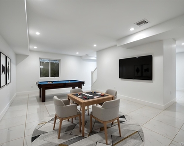 1 Manhasset Avenue - Photo Thumbnail 2