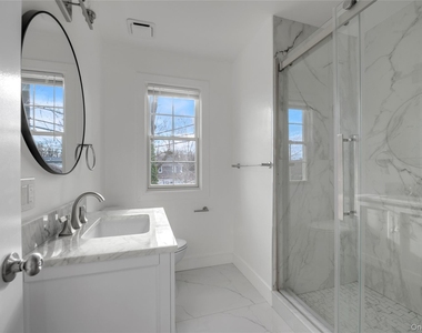1 Manhasset Avenue - Photo Thumbnail 17