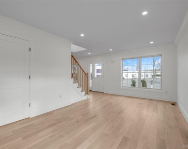 1 Manhasset Avenue - Photo Thumbnail 11