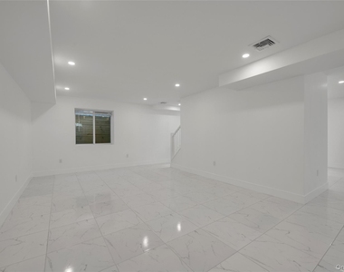 1 Manhasset Avenue - Photo Thumbnail 23