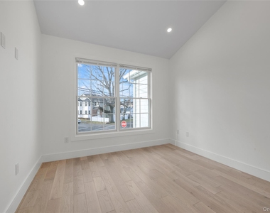 1 Manhasset Avenue - Photo Thumbnail 18