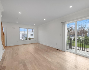 1 Manhasset Avenue - Photo Thumbnail 12