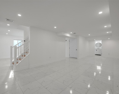 1 Manhasset Avenue - Photo Thumbnail 21