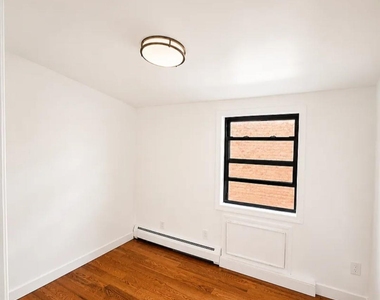 14715 Elm Avenue - Photo Thumbnail 4