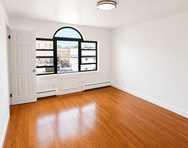 14715 Elm Avenue - Photo Thumbnail 2