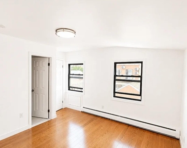 14715 Elm Avenue - Photo Thumbnail 3