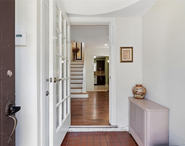 5 Burbury Lane - Photo Thumbnail 3