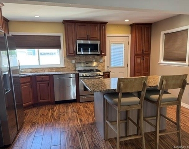 2656 Cedar Lane - Photo Thumbnail 3