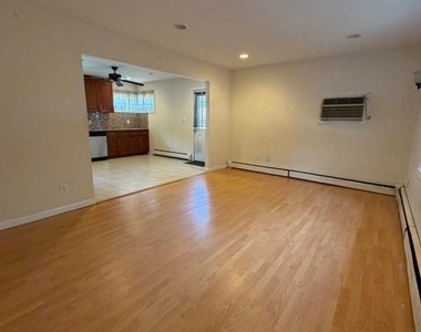 3173 Roxbury Lane - Photo Thumbnail 2
