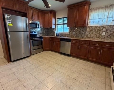 3173 Roxbury Lane - Photo Thumbnail 4
