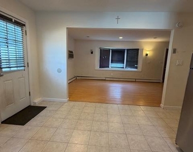 3173 Roxbury Lane - Photo Thumbnail 6