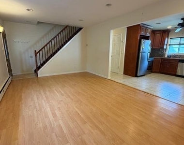 3173 Roxbury Lane - Photo Thumbnail 3