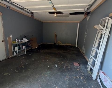 3173 Roxbury Lane - Photo Thumbnail 15