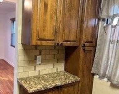 1069 Fenwood Drive - Photo Thumbnail 7