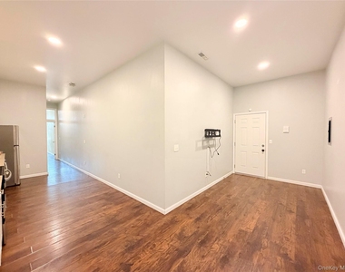 61 North Street - Photo Thumbnail 6