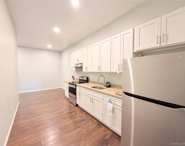 61 North Street - Photo Thumbnail 5