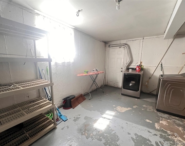 12-14 Utopia Parkway - Photo Thumbnail 11