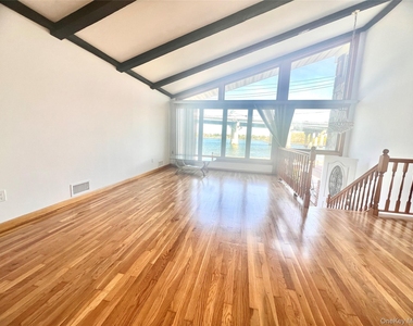 12-14 Utopia Parkway - Photo Thumbnail 2