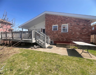 12-14 Utopia Parkway - Photo Thumbnail 1