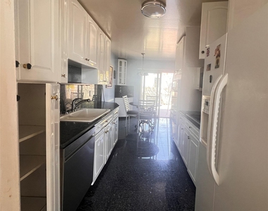 12-14 Utopia Parkway - Photo Thumbnail 9