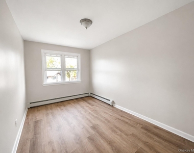 70-65 Walnut Street - Photo Thumbnail 4