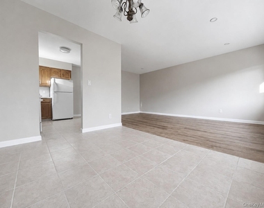 70-65 Walnut Street - Photo Thumbnail 2