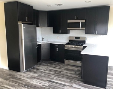 2933 Ocean Crest Boulevard - Photo Thumbnail 2