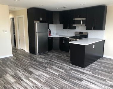 2933 Ocean Crest Boulevard - Photo Thumbnail 3