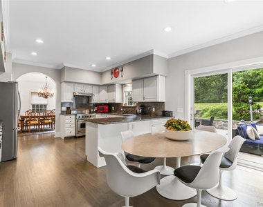 312 West Street - Photo Thumbnail 13