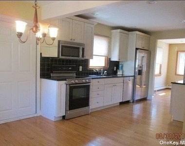 6 Dawes Avenue - Photo Thumbnail 3