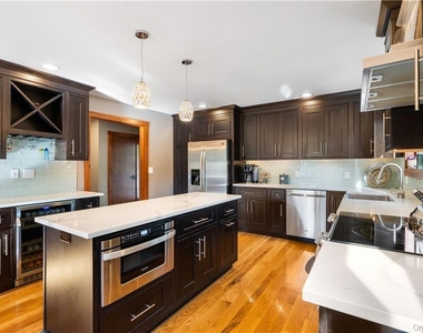 13 Kings Point Lane - Photo Thumbnail 2