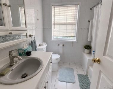 35 Willis Avenue - Photo Thumbnail 7