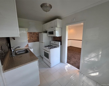 66-01 Park Drive East - Photo Thumbnail 4