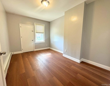 20-12 123rd Street - Photo Thumbnail 4