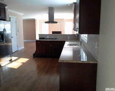 11 Charlotte Place - Photo Thumbnail 2