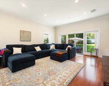 107 Puritan Drive - Photo Thumbnail 4