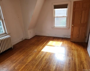 213-15 33rd Road - Photo Thumbnail 8