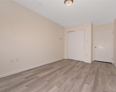 68 Lake Street - Photo Thumbnail 5