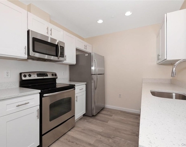 68 Lake Street - Photo Thumbnail 14