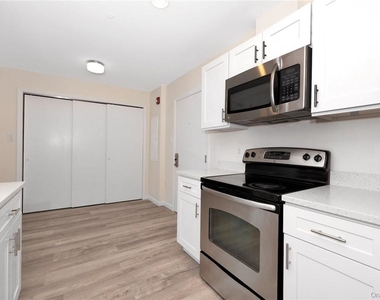 68 Lake Street - Photo Thumbnail 17