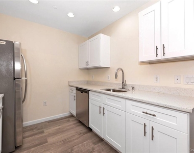 68 Lake Street - Photo Thumbnail 16