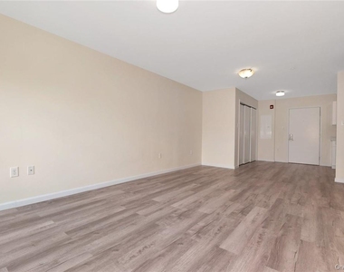 68 Lake Street - Photo Thumbnail 11