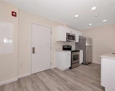 68 Lake Street - Photo Thumbnail 13