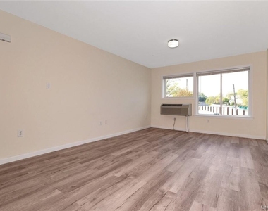 68 Lake Street - Photo Thumbnail 9