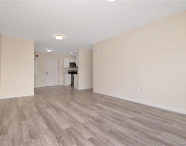 68 Lake Street - Photo Thumbnail 10