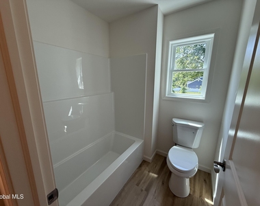 492a Clifton Park Center Road - Photo Thumbnail 14