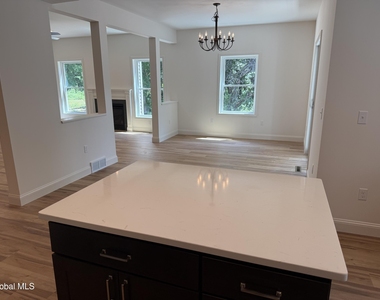 492a Clifton Park Center Road - Photo Thumbnail 2