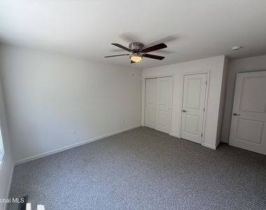 492a Clifton Park Center Road - Photo Thumbnail 16