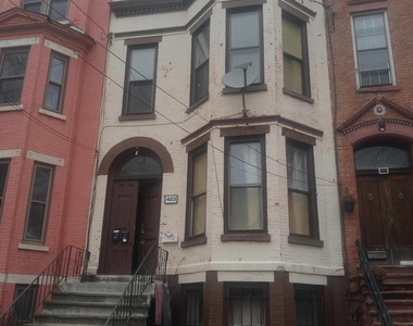 423 Clinton Avenue - Photo Thumbnail 11